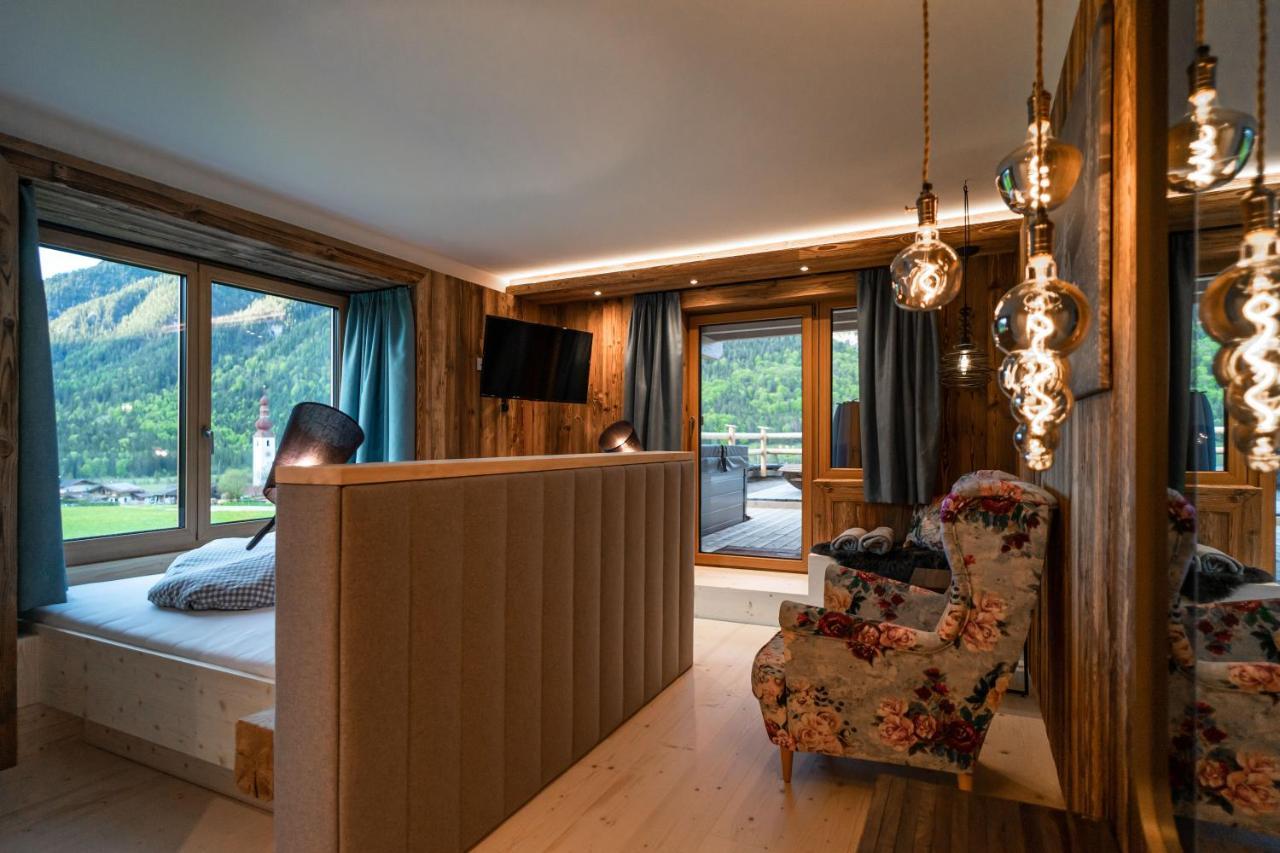 Hotel Landhaus Tirolerherz Sankt Ulrich am Pillersee Bagian luar foto