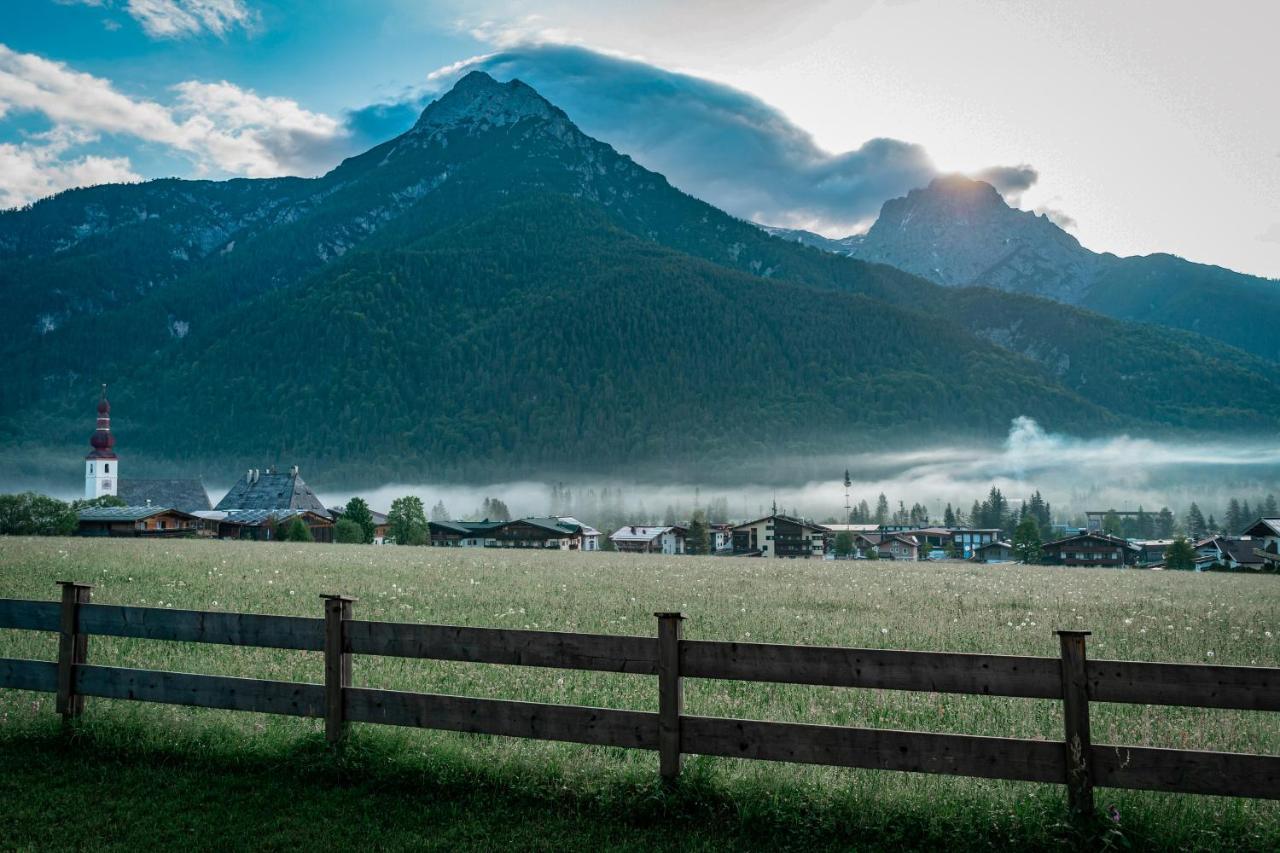 Hotel Landhaus Tirolerherz Sankt Ulrich am Pillersee Bagian luar foto