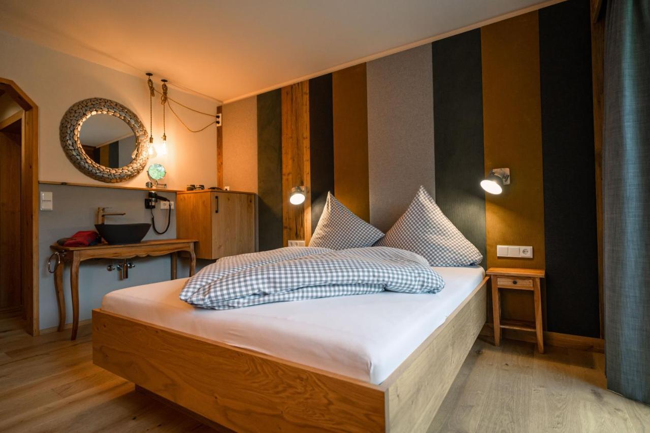 Hotel Landhaus Tirolerherz Sankt Ulrich am Pillersee Bagian luar foto