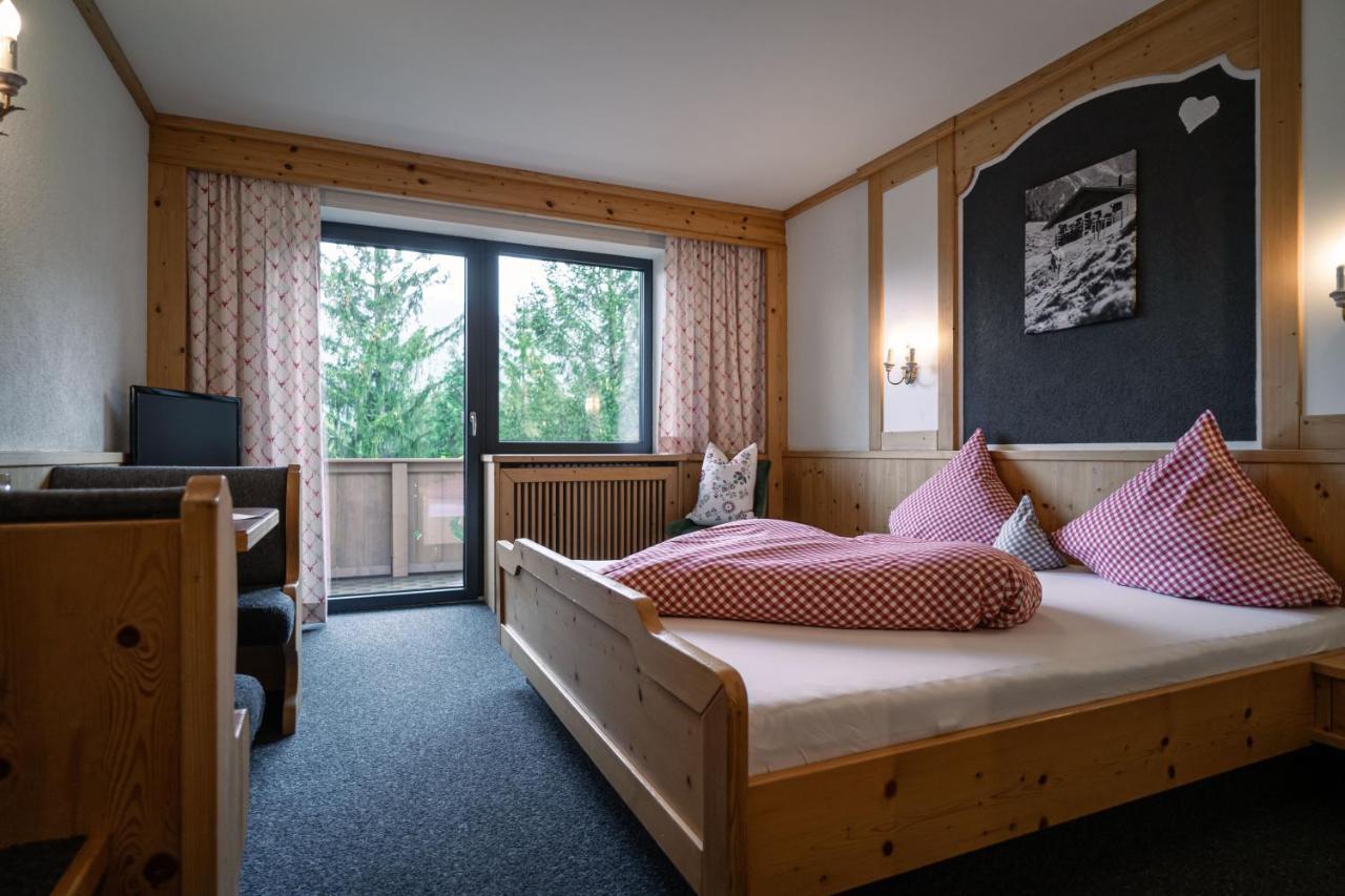 Hotel Landhaus Tirolerherz Sankt Ulrich am Pillersee Bagian luar foto