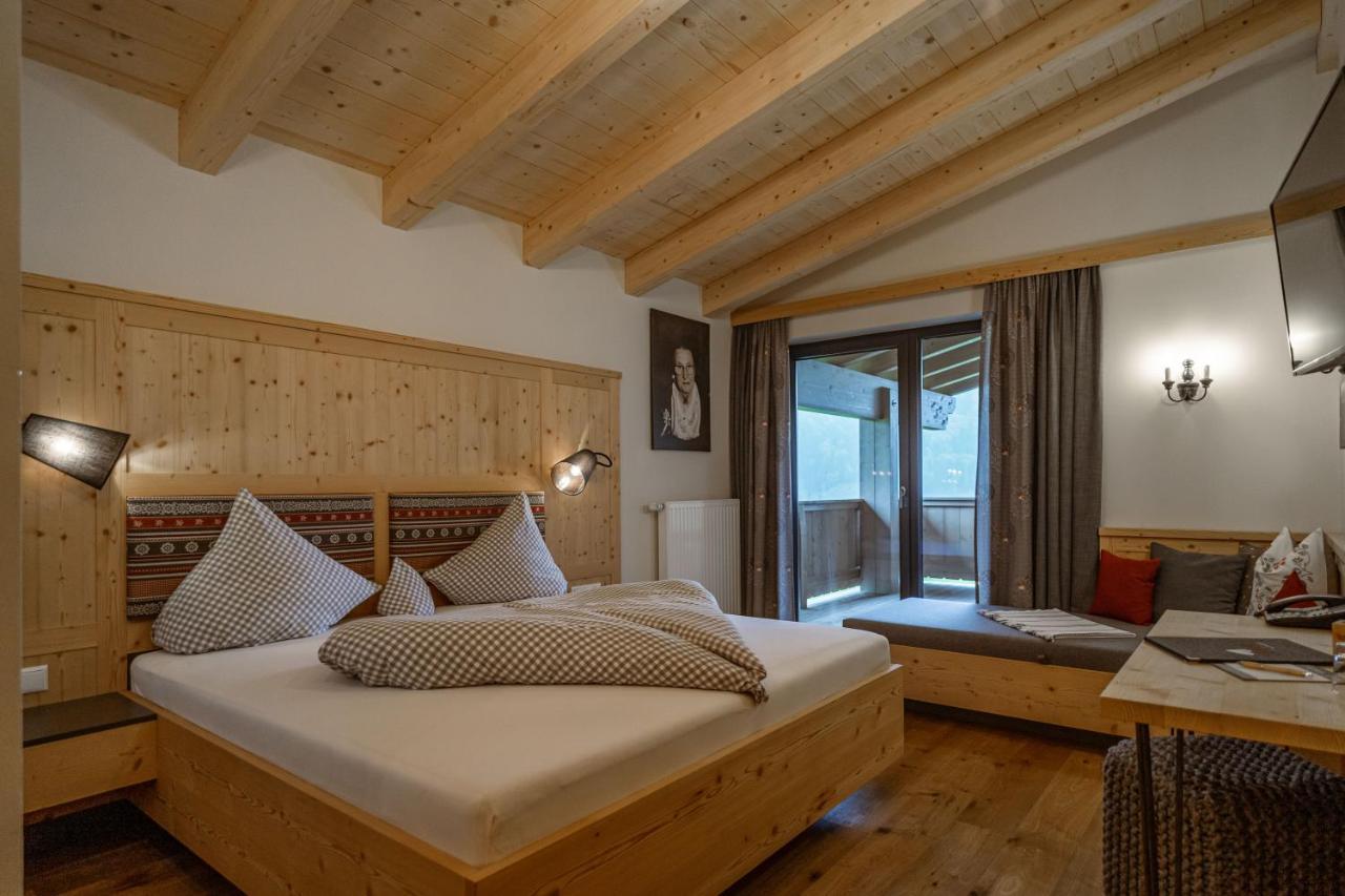 Hotel Landhaus Tirolerherz Sankt Ulrich am Pillersee Bagian luar foto