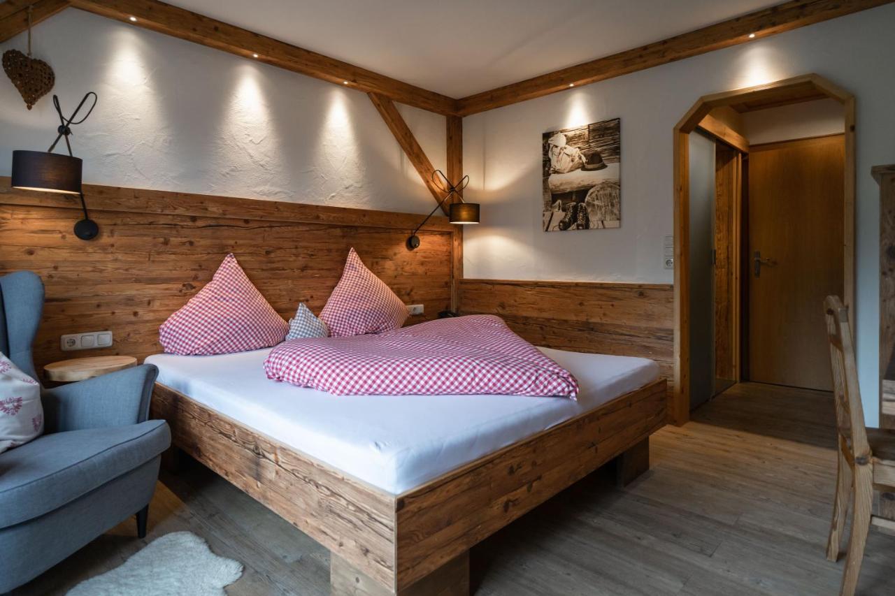 Hotel Landhaus Tirolerherz Sankt Ulrich am Pillersee Bagian luar foto