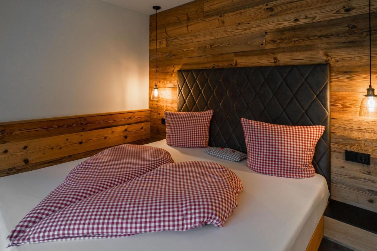 Hotel Landhaus Tirolerherz Sankt Ulrich am Pillersee Bagian luar foto