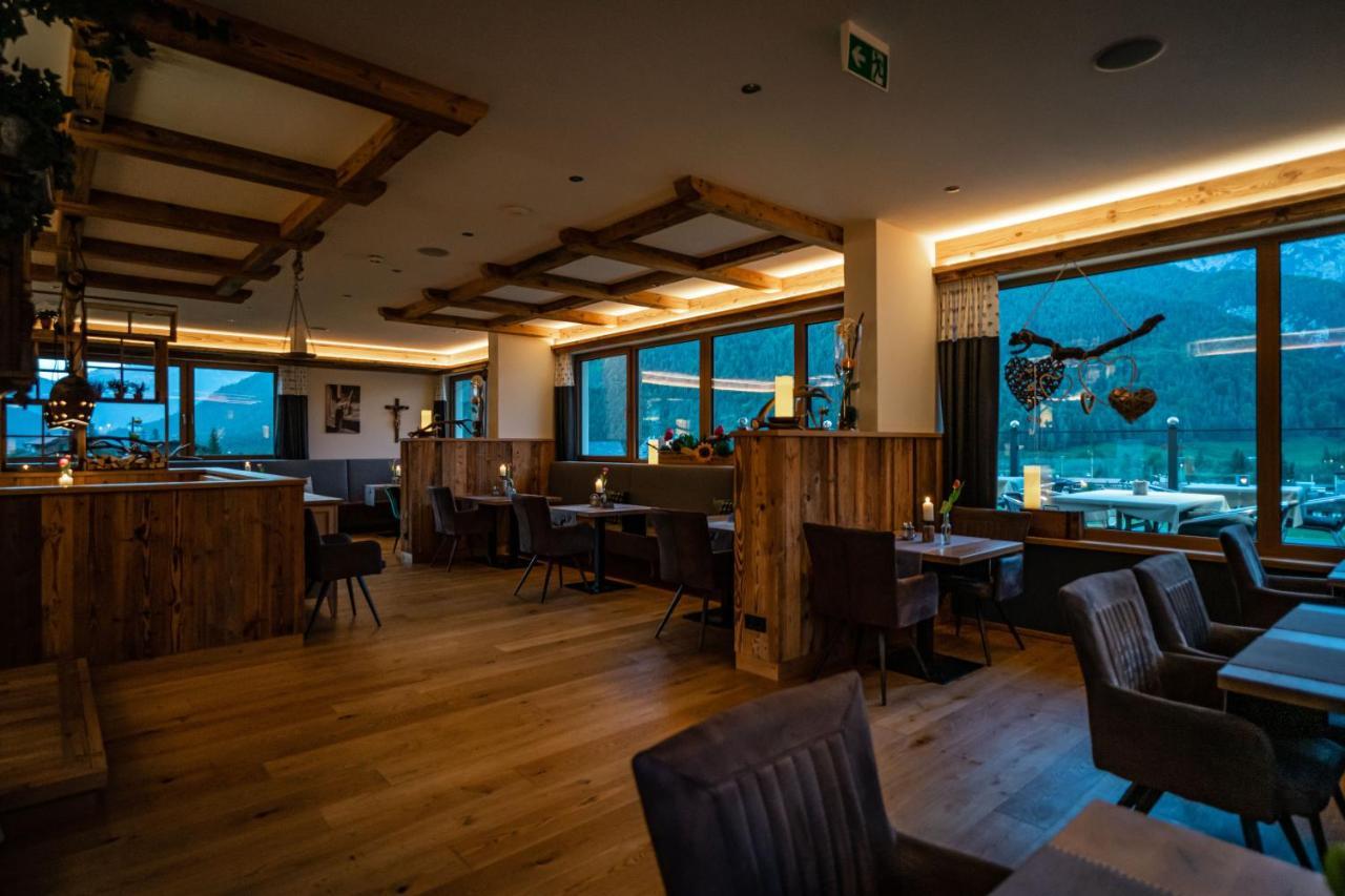 Hotel Landhaus Tirolerherz Sankt Ulrich am Pillersee Bagian luar foto
