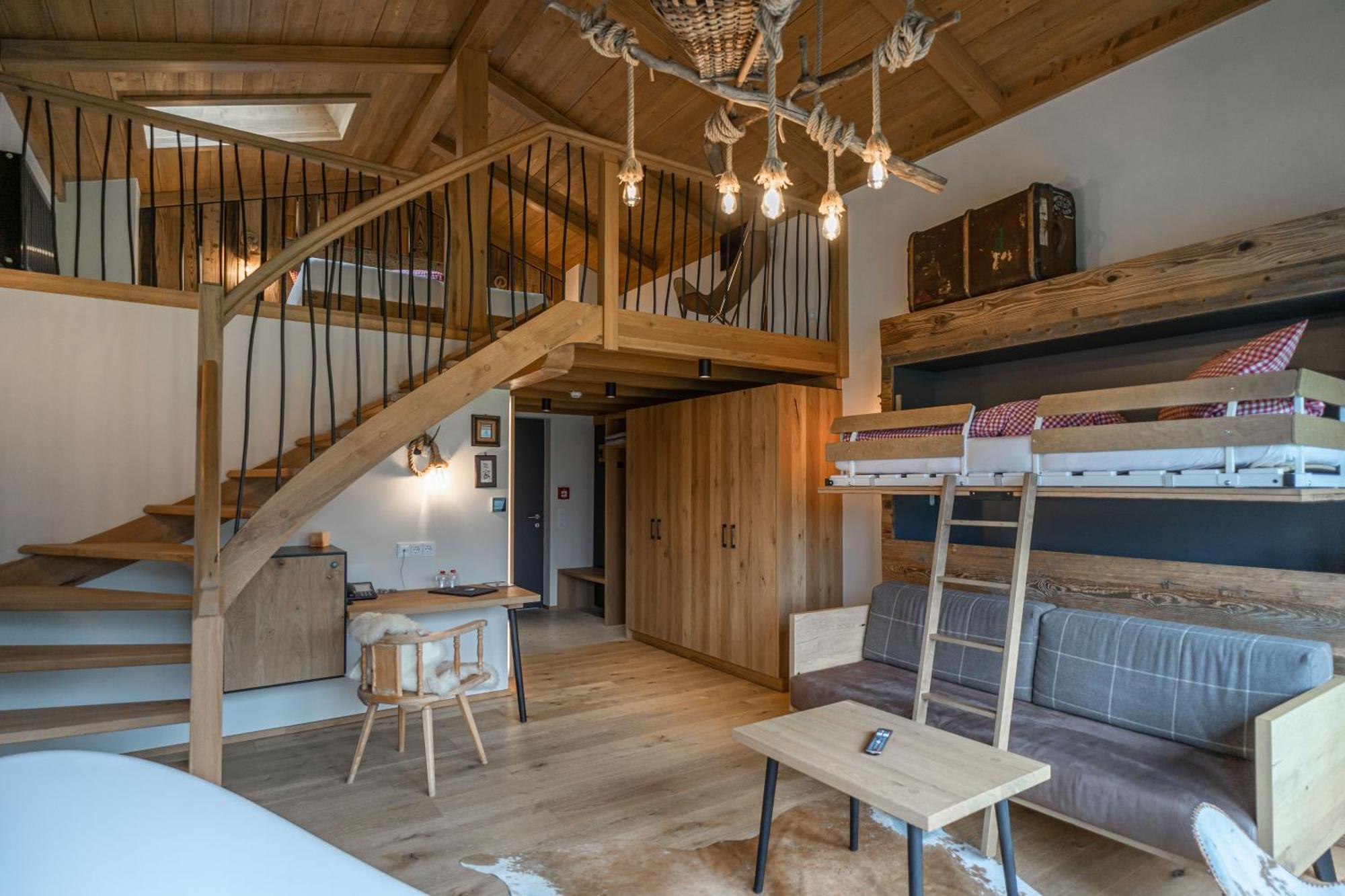 Hotel Landhaus Tirolerherz Sankt Ulrich am Pillersee Ruang foto